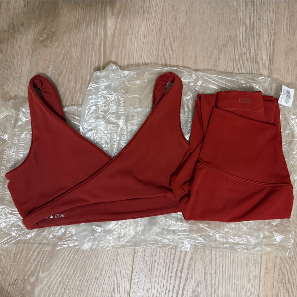 NWT Set Active 2 PIECE Wrap Bra and Leggings Set Size Small